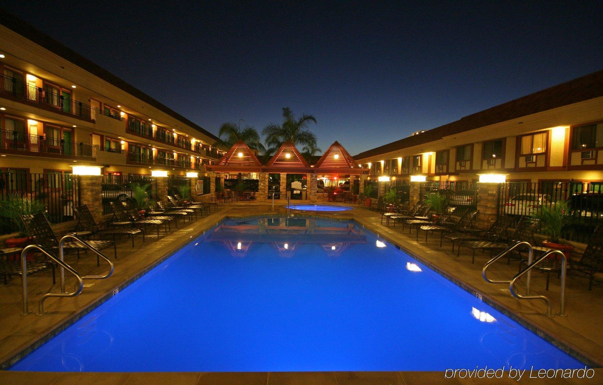 Tropicana Inn & Suites أنهايم المرافق الصورة