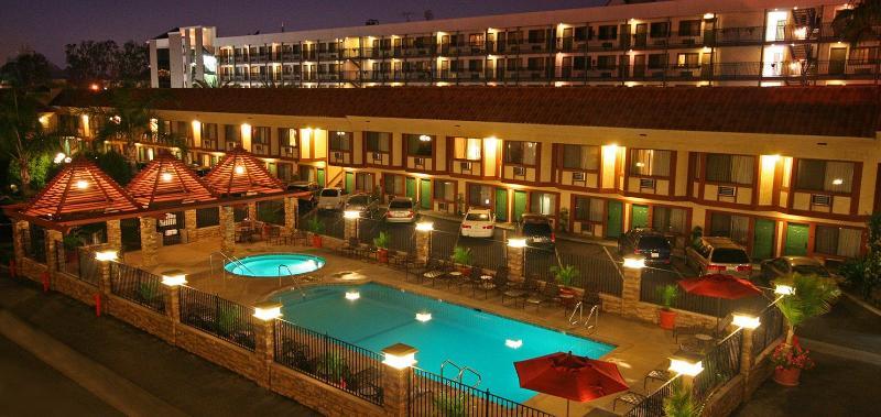 Tropicana Inn & Suites أنهايم المظهر الخارجي الصورة
